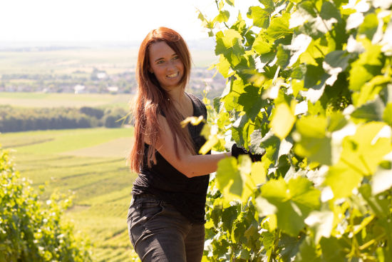Julia Schittler von Schittler-Becker in ihren Weinbergen